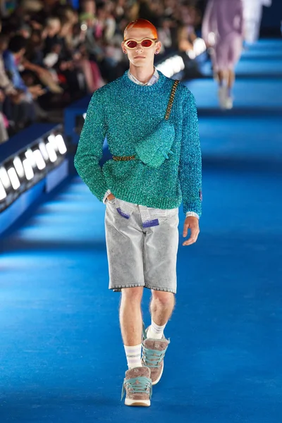 Look 15